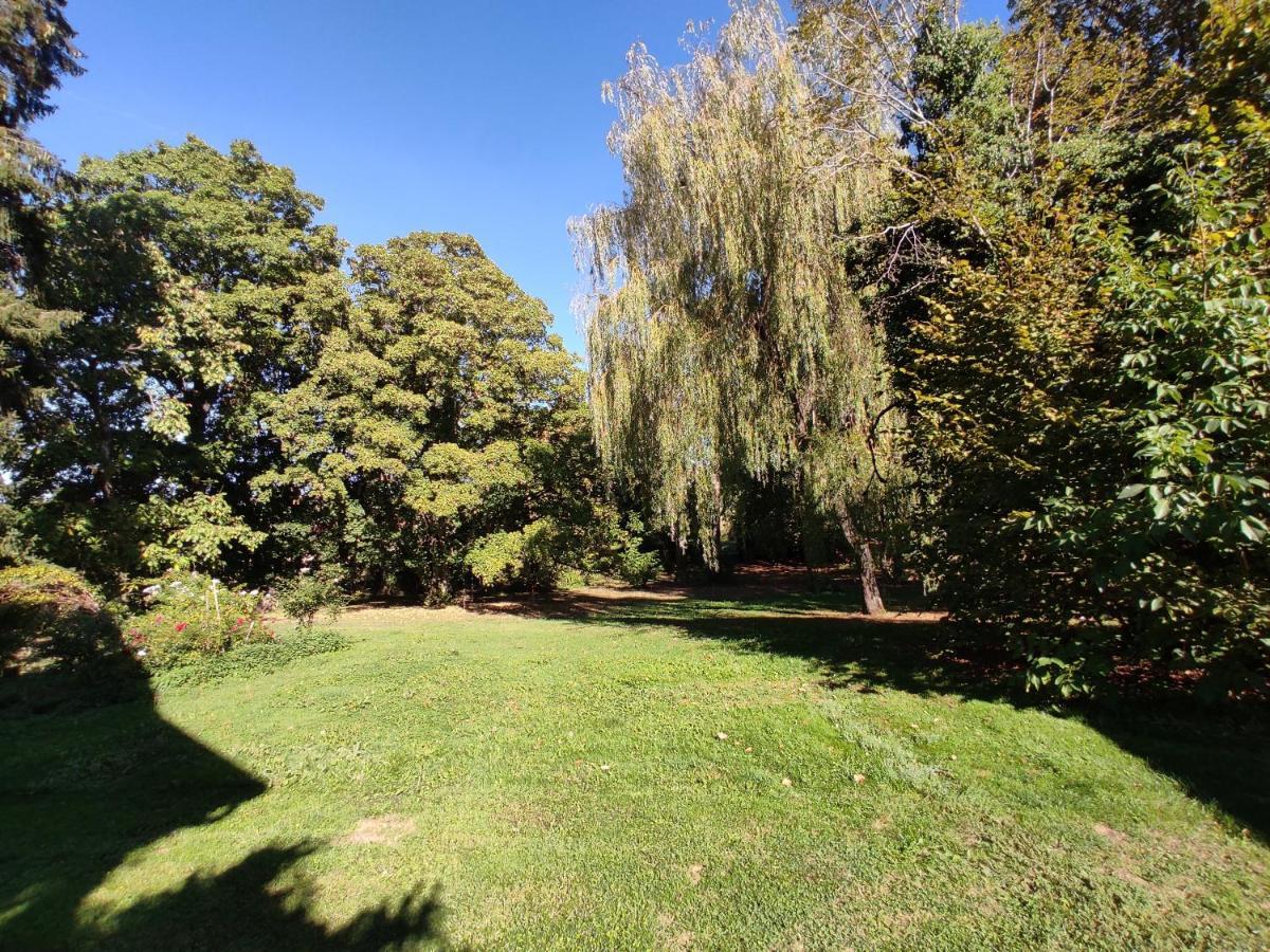 Вилла Le Fournil Des Jardins D'Ayael Ozenay Экстерьер фото